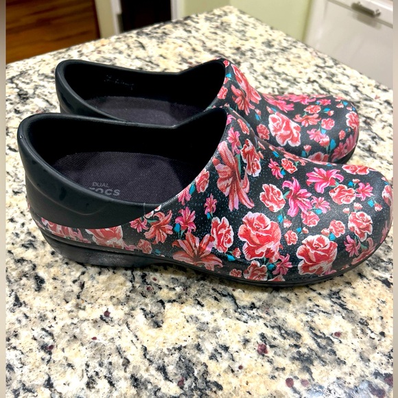 CROCS Black and Pink Floral Dual Comfort Clogs - Picture 1 of 5
